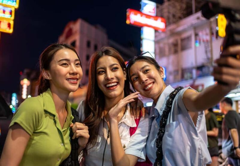 Bangkok: Khao San Road Pub Crawl with Free Shots & Entry - What to Expect on the Tour
