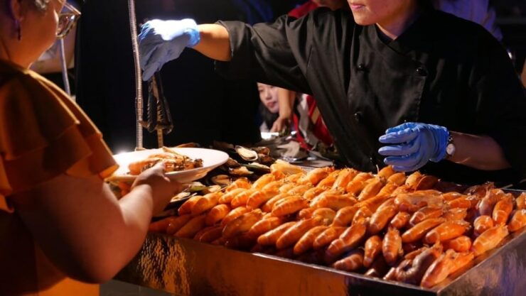 Bangkok: Luxury Dinner Cruise With Private Guide & Transfer - Experience Highlights
