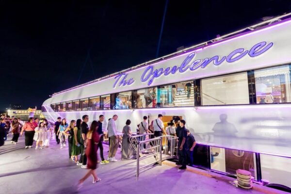 Bangkok: Luxury Dinner Cruise With Private Guide & Transfer - Dining Experience
