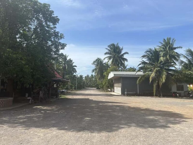 Bangkok: Maeklong Railway and Floating Market Tour - An In-Depth Look at the Tour
