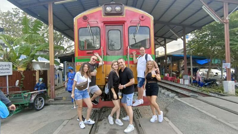 Bangkok: Maeklong Railway & Damnoen Saduak Floating Markets - Visiting a Traditional Coconut Grove Village