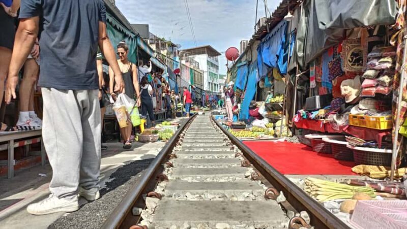 Bangkok: Maeklong Railway & Damnoen Saduak Floating Markets - FAQ
