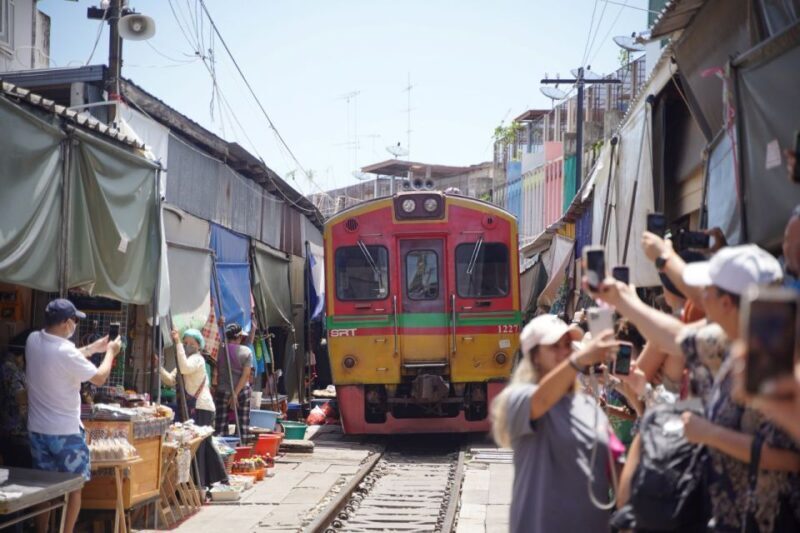 Bangkok: Maeklong Railway Market & Floating Market Tour - Food & Photo Opportunities