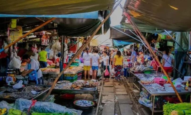 Bangkok: Maeklong Railway Market&Damnoensaduak-private tour - Final Thoughts