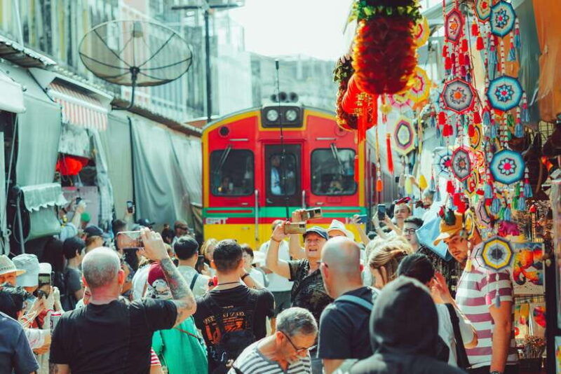 Bangkok: Maeklong Train Market & Floating Market Day Tour - Good To Know