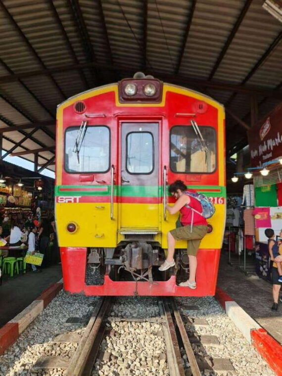 Bangkok: Maeklong Train Market & Floating Market Day Tour - Preparing for the Tour