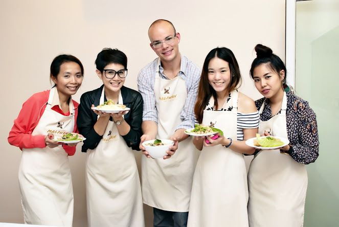 Bangkok: Maliwan Thai Cooking Class With Market Tour - Preparing Traditional Thai Dishes