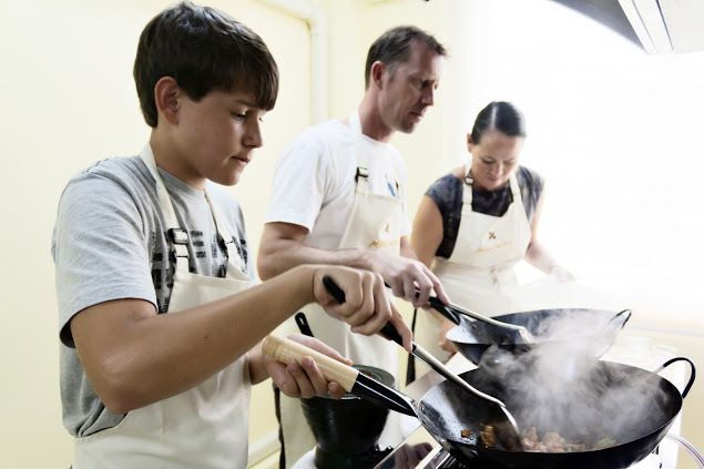 Bangkok: Maliwan Thai Cooking Class With Market Tour - Included Amenities and Certifications