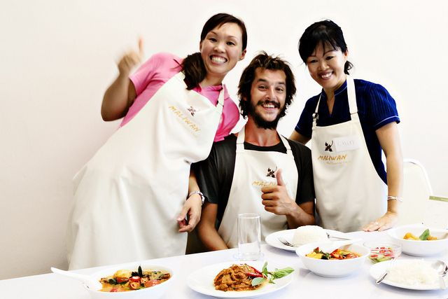 Bangkok: Maliwan Thai Cooking Class With Market Tour - Important Information and Customer Reviews