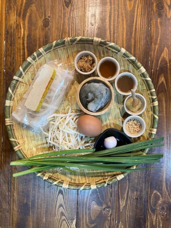 Bangkok: Market Tour, Cooking Class, & Temple Visit - Good To Know