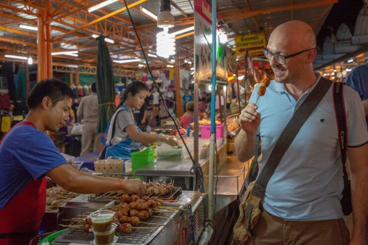 Bangkok: Markets, Temples and Food Night Tour by Tuk Tuk - Tour Highlights and Itinerary
