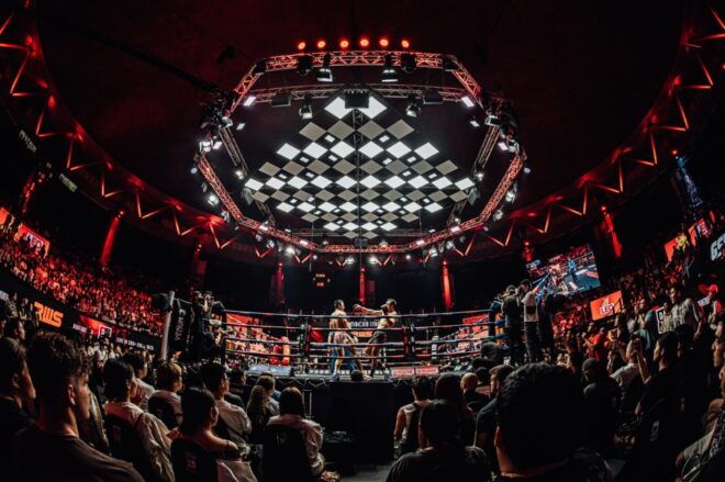 Bangkok: Muay Thai Boxing Tickets at Rajadamnern Stadium - The Electric Atmosphere and Local Cheers