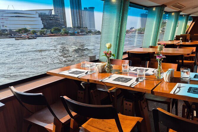 Bangkok New Horizon Dinner Cruise Buffet Wat Arun View - What You Can Expect from the Bangkok New Horizon Dinner Cruise