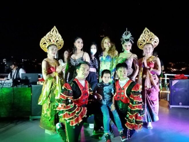 Bangkok: New Year Eve White Orchid Cruise - Unparalleled New Years Celebration