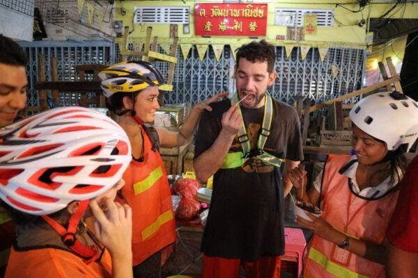 Bangkok: Night Bike Ride and Dinner at a Local Restaurant - Common Questions