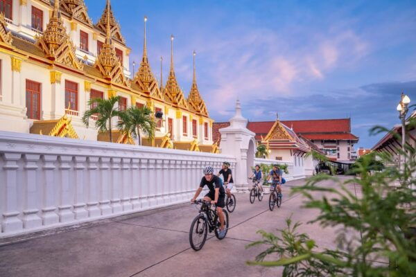 Bangkok: Night Bike Tour With Temples & Flower Market Visit - Booking and Cancellation Policy