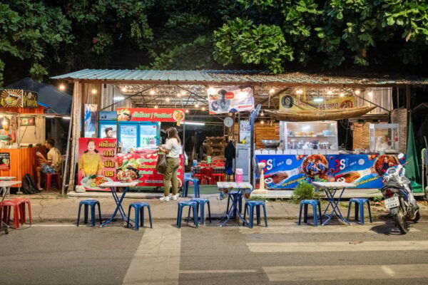 Bangkok: Night Bike Tour With Temples & Flower Market Visit - Break Down
