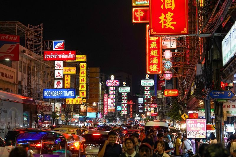 Bangkok Night Michelin Foodie Tour in China Town with 15+ Tastings - Dumplings first, with the guide setting the pace