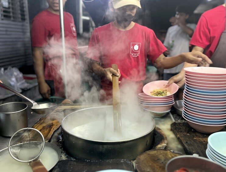 Bangkok Night Michelin Foodie Tour in China Town with 15+ Tastings - Guides, dietary needs and the details to check