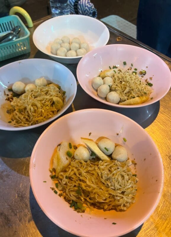 Bangkok Night Michelin Foodie Tour in China Town with 15+ Tastings - Who should book this Chinatown food walk?