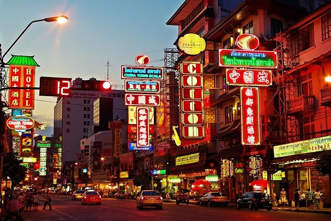 Bangkok Night Tour By TUK-TUK Visiting Wat Pho & Giant Swing (Private) - Questions