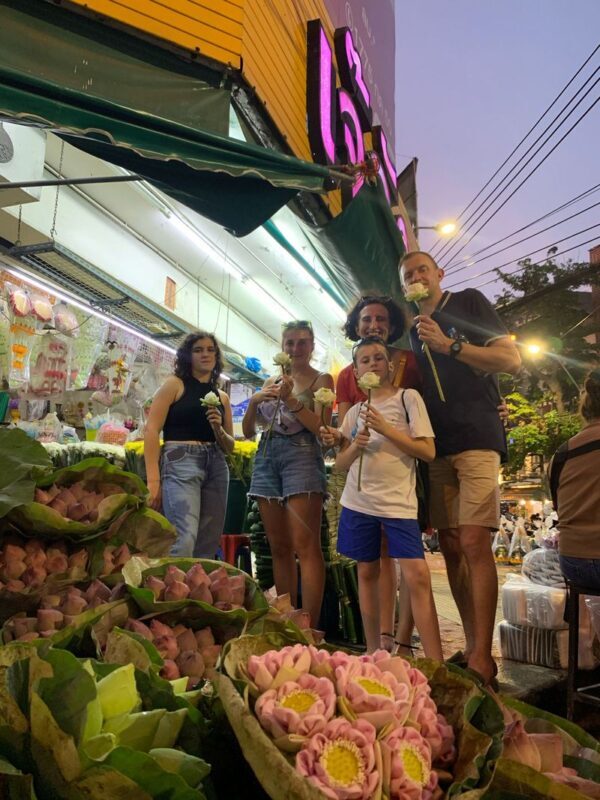 Bangkok Night Tour: Food, Temple & Tuk-Tuk - Flowers at Pak Khlong Talat