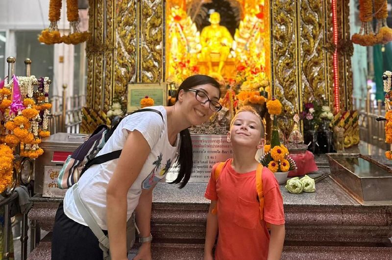Bangkok Night Tour: Food, Temple & Tuk-Tuk - Old City views from the road