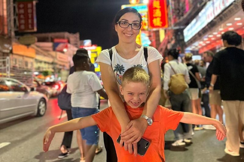 Bangkok Night Tour: Food, Temple & Tuk-Tuk - How the guide shapes the evening