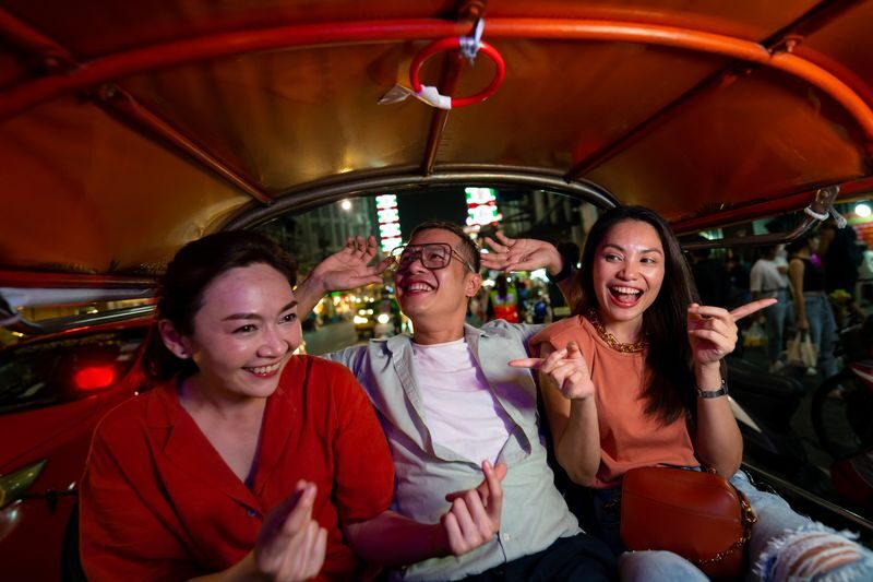 Bangkok Night Tour: Wat Arun, Wat Pho, Chinatown & Tuk Tuk Thrills - Why Bangkok works after dark