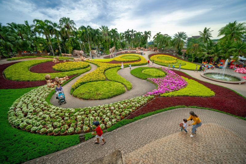 Bangkok Nong Nooch & Sanctuary of Truth Full-Day City Highlights Tour - What the guides add to the day