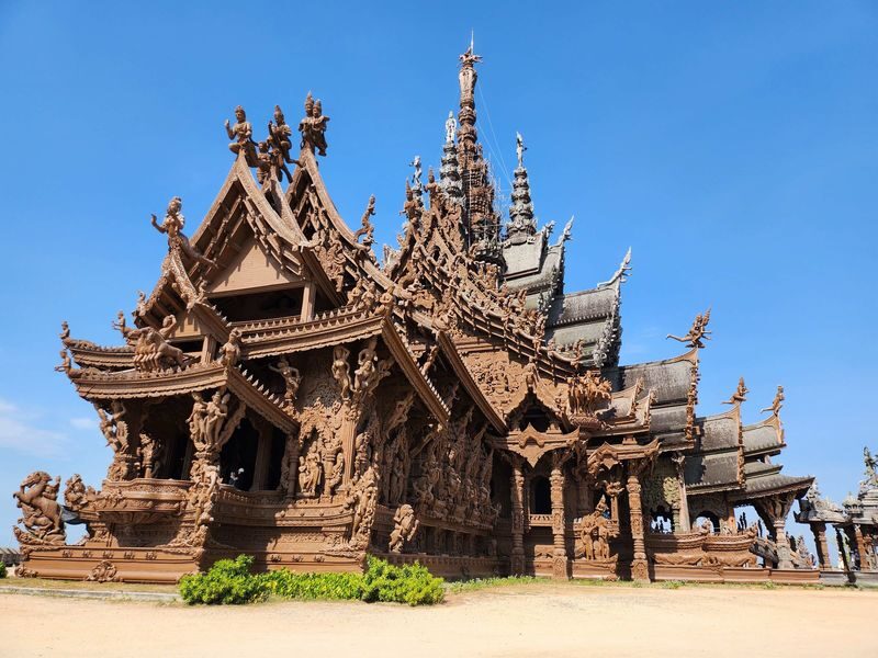Bangkok Nong Nooch & Sanctuary of Truth Full-Day City Highlights Tour - Who should book this Pattaya tour?