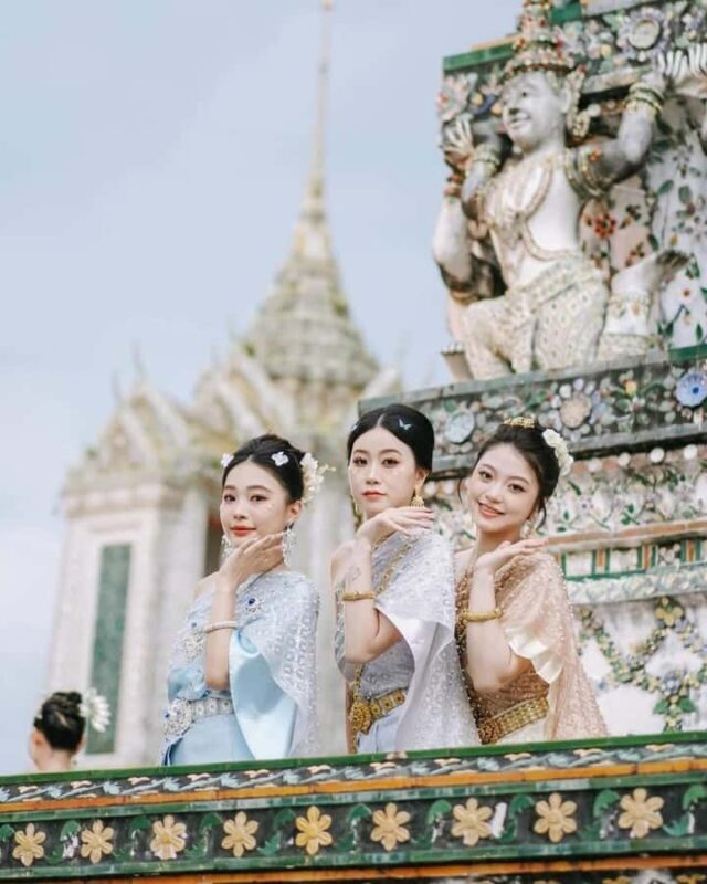 Bangkok: One Day Thai Costume Rental For Three Girls - Transportation and Timing
