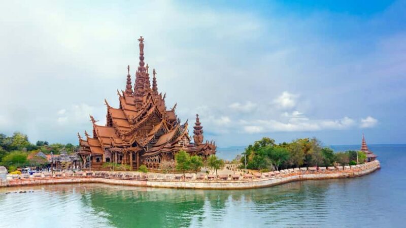 Bangkok & Pattaya Pickup: Evening Sanctuary & Alcazar Show - An Overview of the Experience