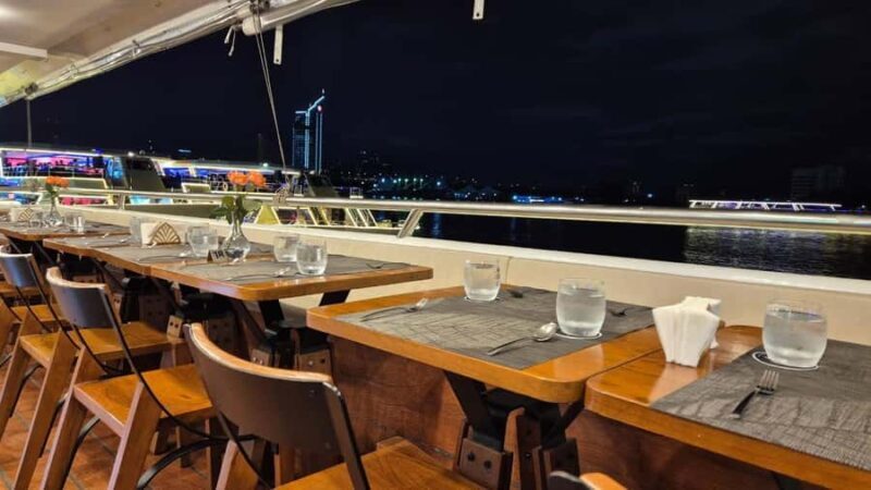 BANGKOK: PREMIUM DINNER BUFFET ON THE NEW HORIZON CRUISE - Practical Details & Tips