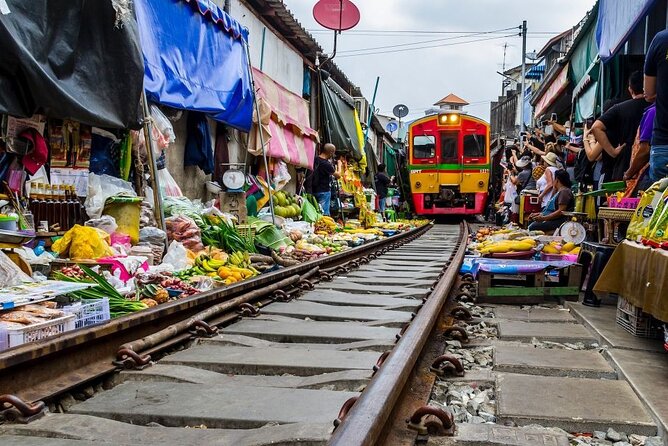 Bangkok Private: Damnoen Saduak and Maeklong Railway Markets - Maeklong Railway Market