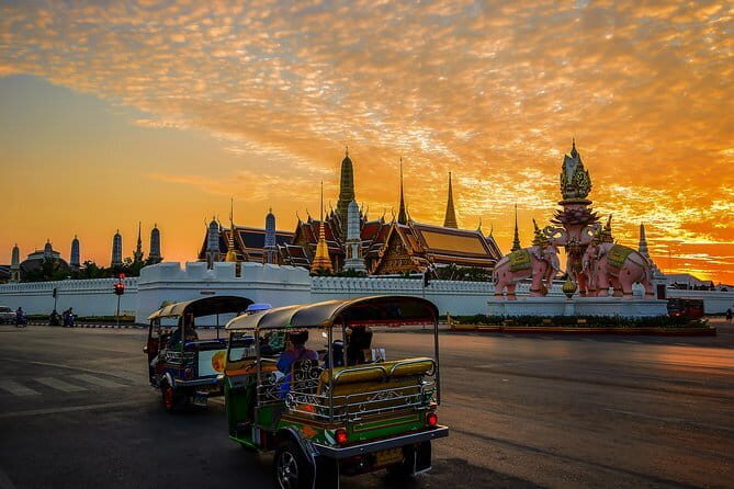 Bangkok Private Grand Palace Emerald Buddha and Reclining Buddha - FAQs