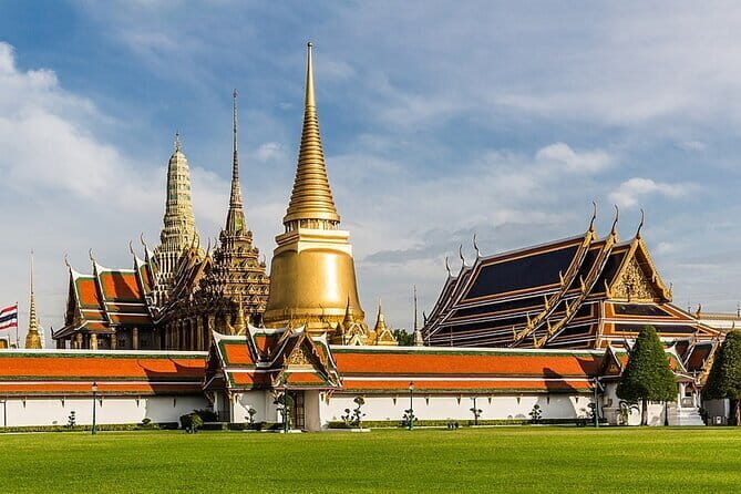 Bangkok Private Grand Palace Emerald Buddha and Reclining Buddha - Why This Tour Works for Different Travelers