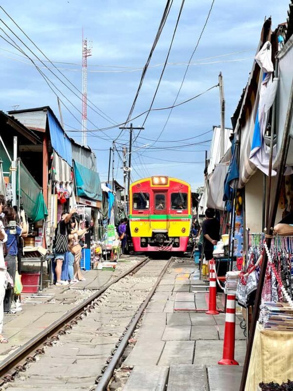 Bangkok: Private Railway & Floating Market with Paddle Boat - What Makes This Tour Stand Out?