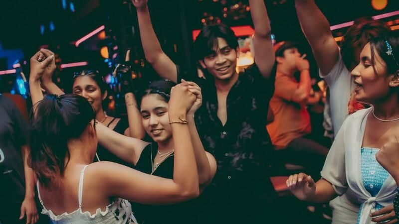 Bangkok: Pub Crawl - Last stop: Levels Club