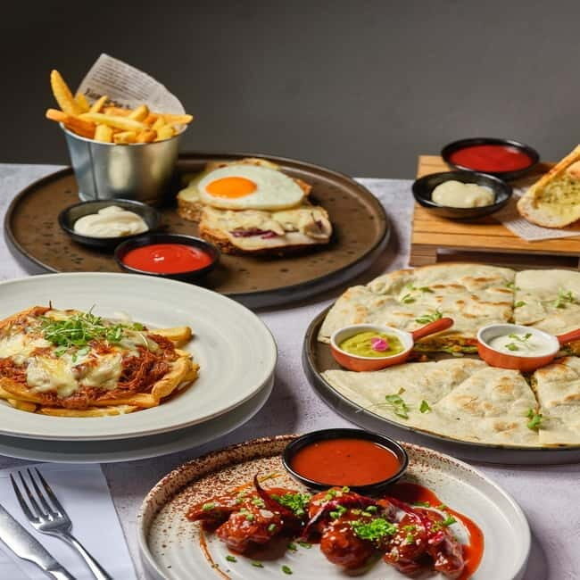 Bangkok: Public All Day Dining Grand Mercure Bangkok Atrium - The Atmosphere and Setting