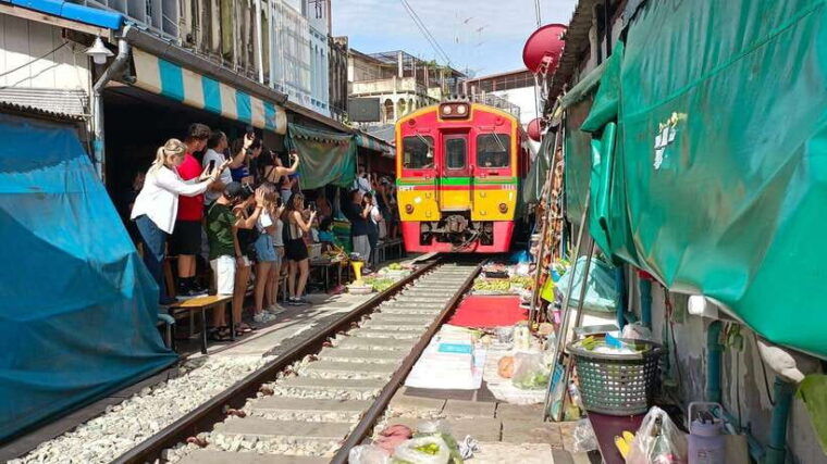 Bangkok: Railway Market & Damnuansaduak Floating Market Tour - Inclusions and Exclusions