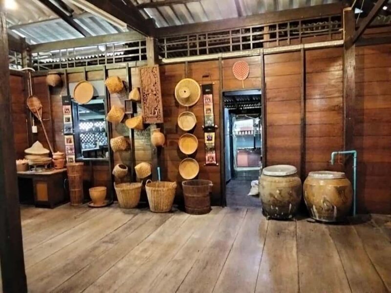 Bangkok: Railway Market & Floating Market Private Tour - Good To Know