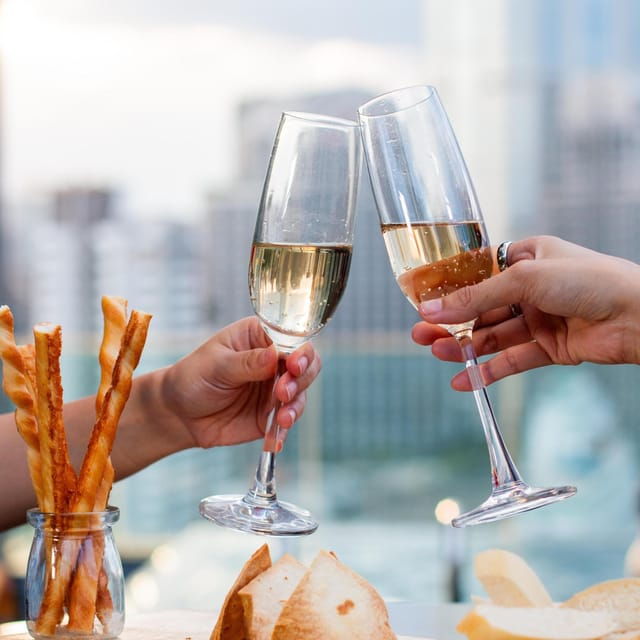 Bangkok: RedSquare Rooftop Bar at Novotel Sukhumvit 4 - Important Guest Information