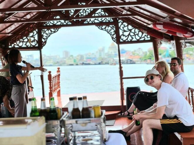 Bangkok: Rice Barge Chao Phraya River Cruise - Refreshments and Amenities