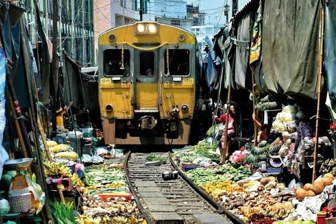 Bangkok - Risky Market and Floating Market Damnuen Saduak Minimum 2 Pax - Traders Moving Stalls for Trains