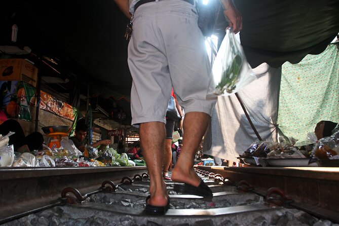 Bangkok - Risky Market and Floating Market Damnuen Saduak Minimum 2 Pax - Reviews (1 Review Available)