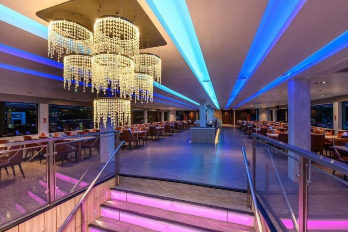 Bangkok: Royal Princess River Dinner Cruise With Live Music - Getting to Asiatique The Riverfront