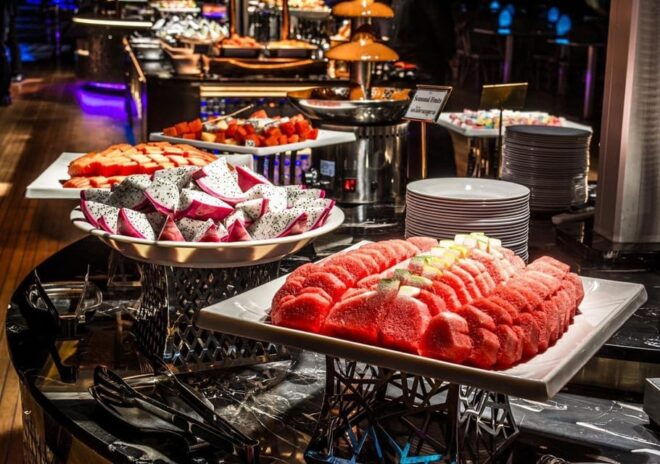 Bangkok: Royal Princess River Dinner Cruise With Live Music - Dining Options