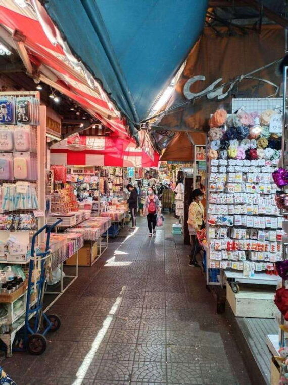 Bangkok: Sampeng Market Guided Tour Biggest Wholesale Market - Guided Tour Features