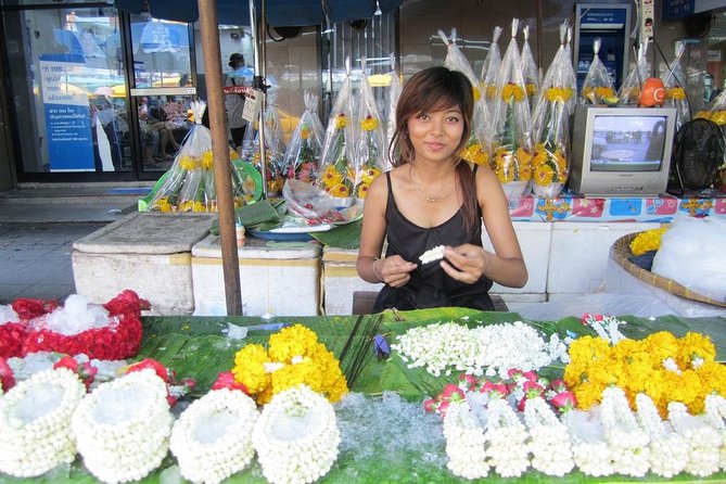 Bangkok Shopping, Massage & Food Tasting: Shore Excursion From Laem Chabang Port - Local Market Exploration